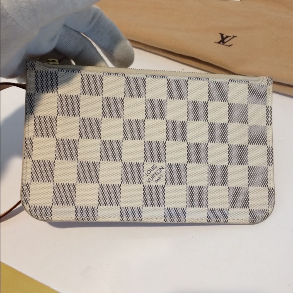 LOUIS VUITTON NEVERFULL CLUTCH